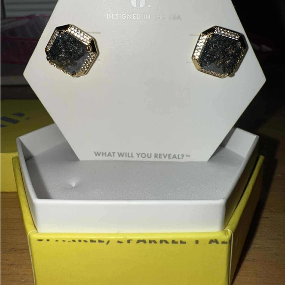 Gold and Black Onyx Hexagon Stud Earrings New - Picture 1 of 2